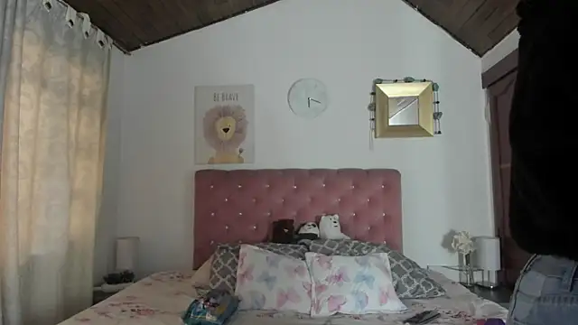 Snapshot of CelessteRedds chatting on September 9, 2025, 11:21 am CelessteRedds online show from September 9, 2025, 11:21 am