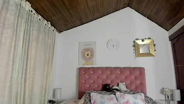 Snapshot of CelessteRedds chatting on September 10, 2025, 11:21 am CelessteRedds online show from September 10, 2025, 11:21 am