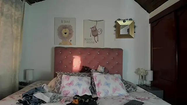 Snapshot of CelessteRedds chatting on September 16, 2025, 11:22 am CelessteRedds online show from September 16, 2025, 11:22 am