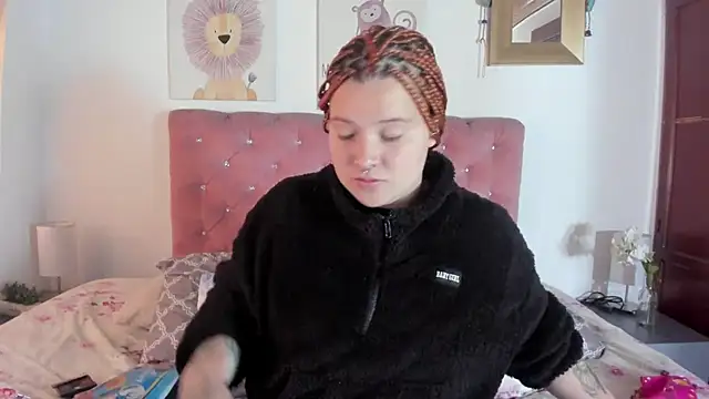 Snapshot of CelessteRedds chatting on September 18, 2025, 12:40 pm CelessteRedds online show from September 18, 2025, 12:40 pm