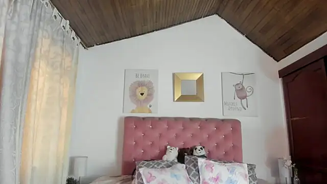 Snapshot of CelessteRedds chatting on October 7, 2025, 11:29 am CelessteRedds online show from October 7, 2025, 11:29 am