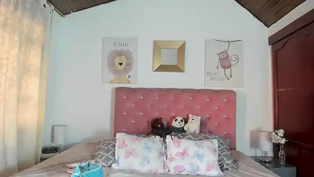 Snapshot of CelessteRedds chatting on October 9, 2025, 11:30 am CelessteRedds online show from October 9, 2025, 11:30 am