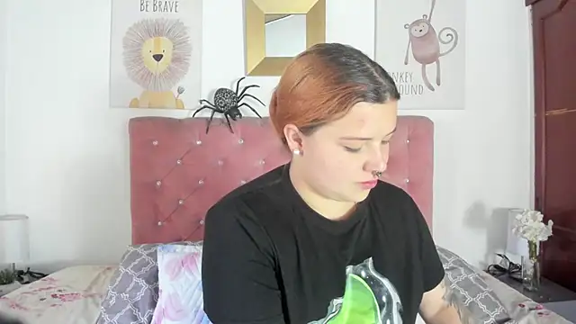 Snapshot of CelessteRedds chatting on October 23, 2025, 11:20 am CelessteRedds online show from October 23, 2025, 11:20 am