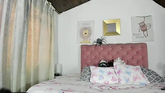 Snapshot of CelessteRedds chatting on October 24, 2025, 11:17 am CelessteRedds online show from October 24, 2025, 11:17 am