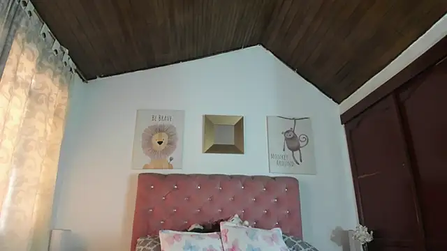 Snapshot of CelessteRedds chatting on October 27, 2025, 2:43 pm CelessteRedds online show from October 27, 2025, 2:43 pm