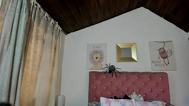 Snapshot of CelessteRedds chatting on October 30, 2025, 11:22 am CelessteRedds online show from October 30, 2025, 11:22 am