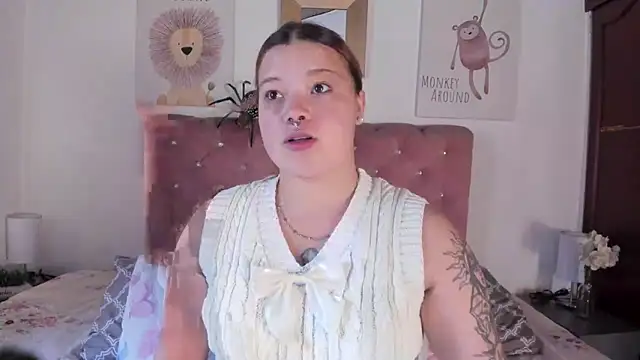 Snapshot of CelessteRedds chatting on October 31, 2025, 11:44 am CelessteRedds online show from October 31, 2025, 11:44 am