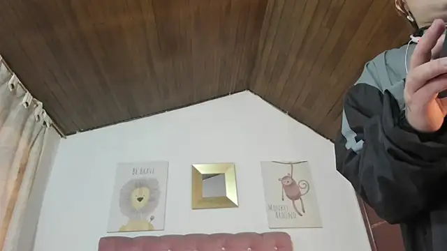 Snapshot of CelessteRedds chatting on November 5, 2025, 11:21 am CelessteRedds online show from November 5, 2025, 11:21 am