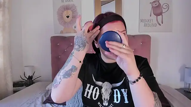 Snapshot of CelessteRedds chatting on November 11, 2025, 11:32 am CelessteRedds online show from November 11, 2025, 11:32 am