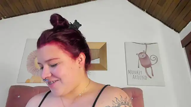 Snapshot of CelessteRedds chatting on November 12, 2025, 11:32 am CelessteRedds online show from November 12, 2025, 11:32 am