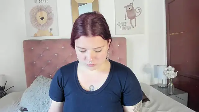 Snapshot of CelessteRedds chatting on November 19, 2025, 11:32 am CelessteRedds online show from November 19, 2025, 11:32 am