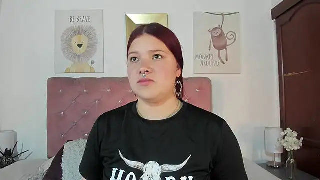 Snapshot of CelessteRedds chatting on November 21, 2025, 11:31 am CelessteRedds online show from November 21, 2025, 11:31 am