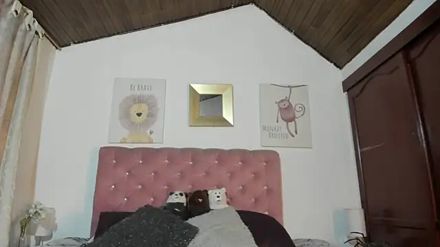 Snapshot of CelessteRedds chatting on November 28, 2025, 11:35 am CelessteRedds online show from November 28, 2025, 11:35 am