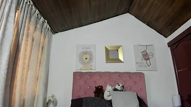 Snapshot of CelessteRedds chatting on December 5, 2025, 11:30 am CelessteRedds online show from December 5, 2025, 11:30 am