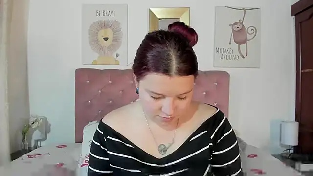 Snapshot of CelessteRedds chatting on December 15, 2025, 11:25 am CelessteRedds online show from December 15, 2025, 11:25 am