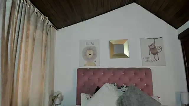 Snapshot of CelessteRedds chatting on December 19, 2025, 11:28 am CelessteRedds online show from December 19, 2025, 11:28 am