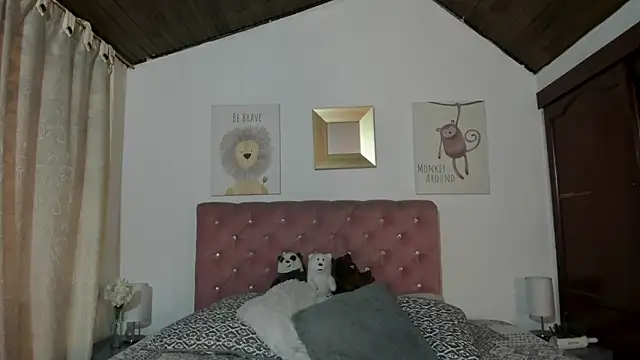 Snapshot of CelessteRedds chatting on February 3, 2026, 11:37 am CelessteRedds online show from February 3, 2026, 11:37 am