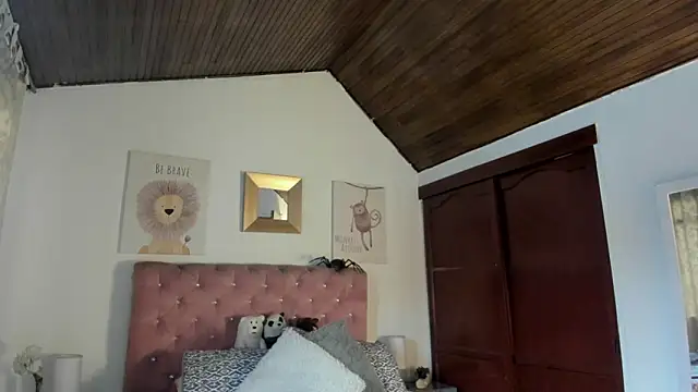 Snapshot of CelessteRedds chatting on February 17, 2026, 12:01 pm CelessteRedds online show from February 17, 2026, 12:01 pm