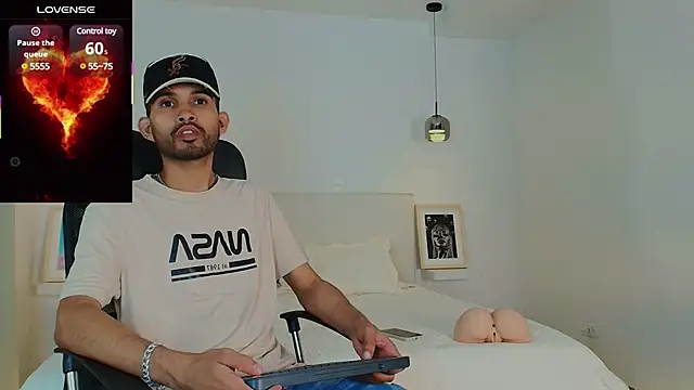 Snapshot of _miguel0 chatting on February 25, 2025, 1:20 am miguel0 online show from February 25, 2025, 1:20 am