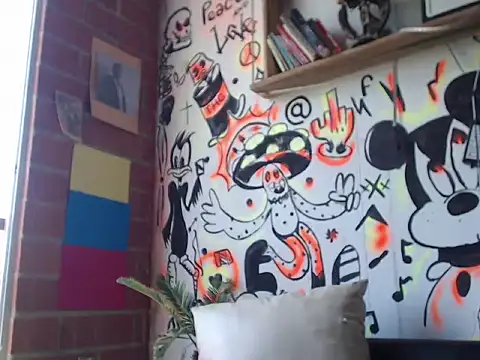 Snapshot of roystonee01 chatting on September 22, 2025, 5:37 pm roystonee01 online show from September 22, 2025, 5:37 pm