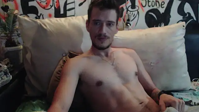 Snapshot of roystonee01 chatting on October 16, 2025, 10:27 am roystonee01 online show from October 16, 2025, 10:27 am