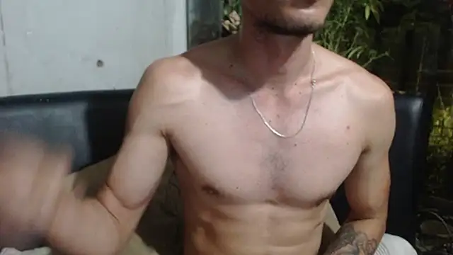 Snapshot of roystonee01 chatting on November 15, 2025, 3:15 am roystonee01 online show from November 15, 2025, 3:15 am