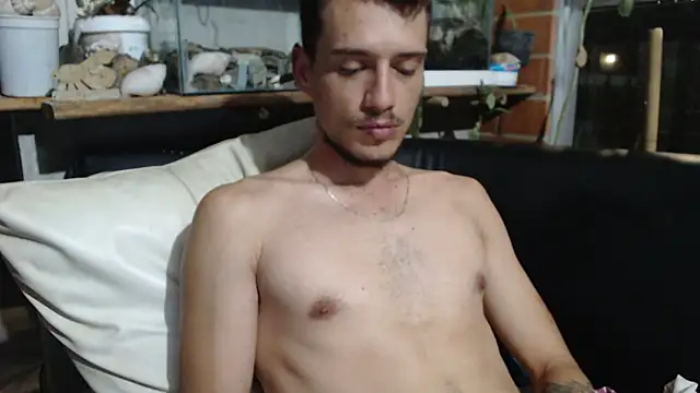 Snapshot of roystonee01 chatting on February 13, 2026, 7:15 am roystonee01 online show from February 13, 2026, 7:15 am