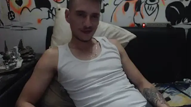 Snapshot of roystonee01 chatting on February 24, 2026, 11:36 pm roystonee01 online show from February 24, 2026, 11:36 pm