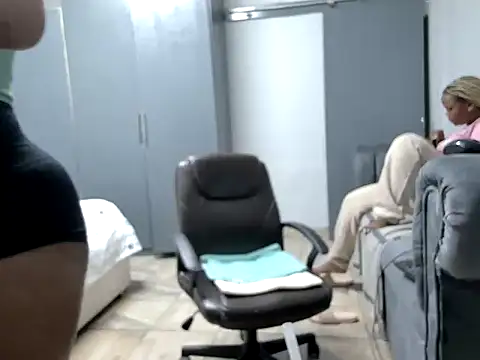 Pearl 00 online show from February 20, 2026, 8:31 pm