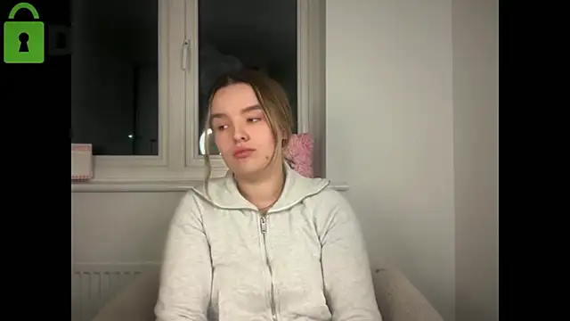 maisiesmithx online show from February 2, 2026, 11:25 pm