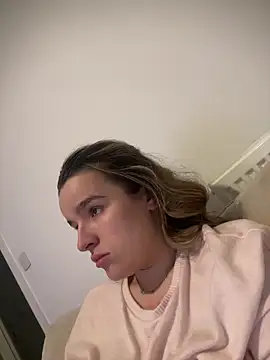 maisiesmithx online show from February 17, 2026, 11:00 pm