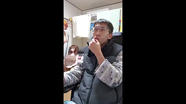 Snapshot of Aenbukkake_kai2 chatting on November 27, 2025, 3:36 pm Aenbukkake kai2 online show from November 27, 2025, 3:36 pm