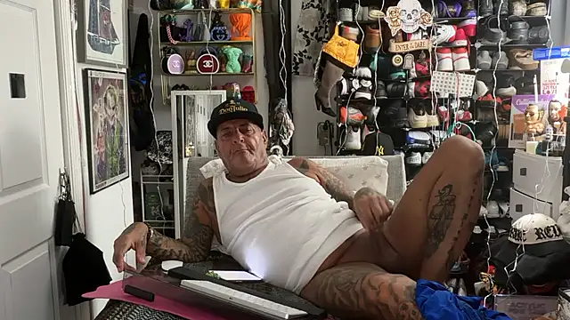 joeytatts66 online show from February 27, 2026, 3:17 am