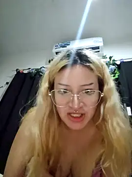 Snapshot of sadnessgyall chatting on March 5, 2025, 9:05 am sadnessgyall online show from March 5, 2025, 9:05 am