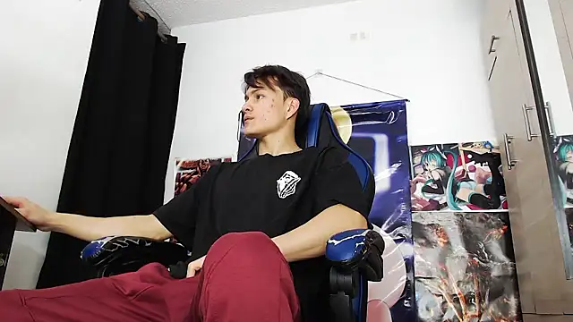 Snapshot of sr_jaeger chatting on December 19, 2025, 1:40 pm sr jaeger online show from December 19, 2025, 1:40 pm