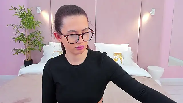 Snapshot of milaleoneli chatting on February 3, 2025, 12:36 pm milaleoneli online show from February 3, 2025, 12:36 pm