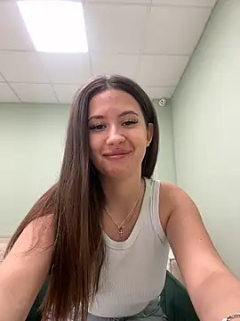 Snapshot of milaleoneli chatting on March 15, 2025, 11:29 am milaleoneli online show from March 15, 2025, 11:29 am