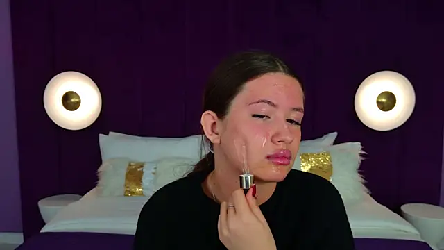 Snapshot of milaleoneli chatting on March 18, 2025, 12:36 pm milaleoneli online show from March 18, 2025, 12:36 pm