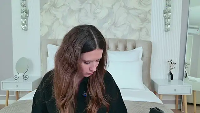 Snapshot of milaleoneli chatting on September 24, 2025, 3:04 pm milaleoneli online show from September 24, 2025, 3:04 pm