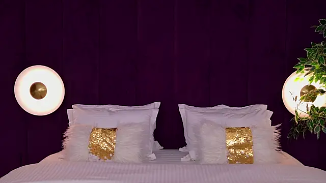 Snapshot of milaleoneli chatting on October 9, 2025, 2:48 pm milaleoneli online show from October 9, 2025, 2:48 pm