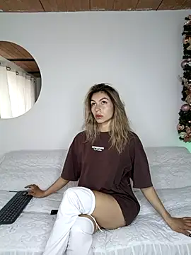 Karolgood3 online show from December 4, 2025, 8:06 pm