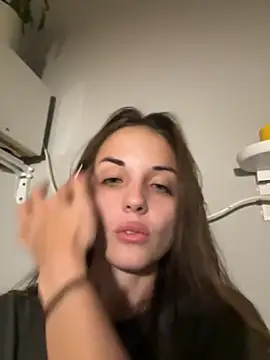 AmiLavs online show from October 9, 2025, 8:29 pm