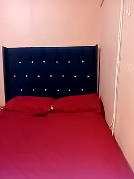 Luciouslips00 online show from February 13, 2026, 2:24 pm