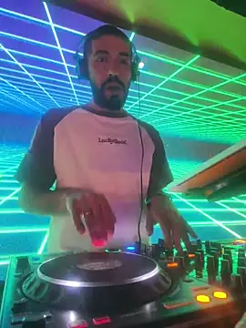 Snapshot of djtimka chatting on October 11, 2025, 8:07 pm djtimka online show from October 11, 2025, 8:07 pm