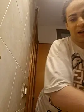 Snapshot of perla97 chatting on February 16, 2025, 10:21 pm perla97 online show from February 16, 2025, 10:21 pm