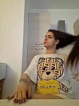 Snapshot of perla97 chatting on October 27, 2025, 1:04 pm perla97 online show from October 27, 2025, 1:04 pm