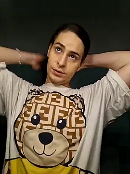 Snapshot of perla97 chatting on January 18, 2026, 2:21 pm perla97 online show from January 18, 2026, 2:21 pm