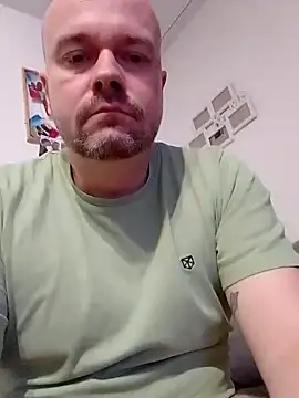 Snapshot of mikaaaaase chatting on October 19, 2025, 1:06 am mikaaaaase online show from October 19, 2025, 1:06 am