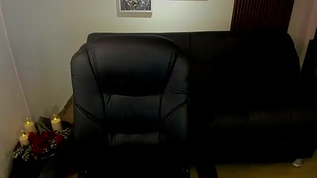 crimson tati  online show from October 24, 2025, 3:58 am