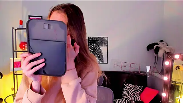 Sharon Evansi online show from March 15, 2025, 11:19 am